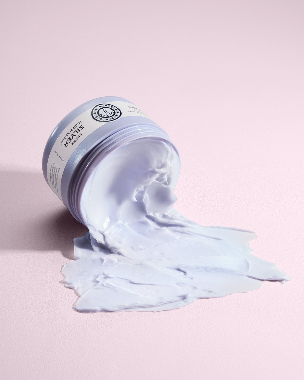 Maria Nila Sheer Silver Masque 250 ml geopende pot met paarse textuur