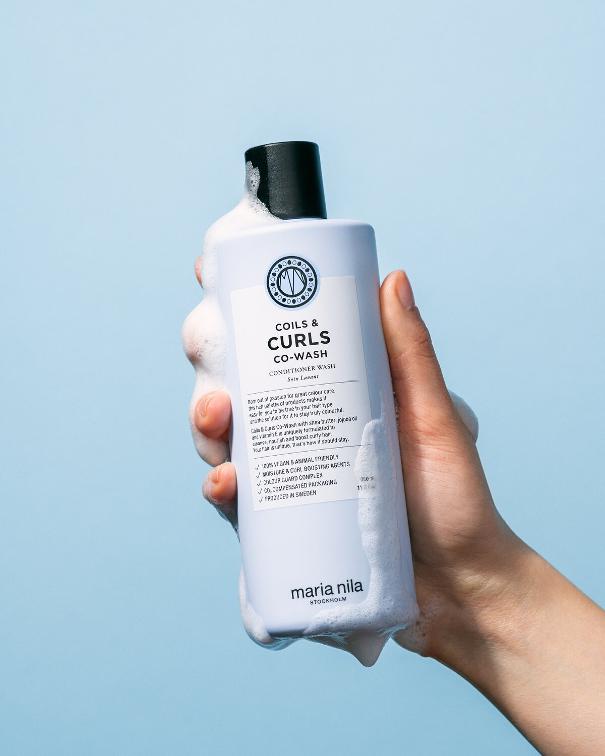Maria Nila Coils & Curls Co-wash 350 ml geopende fles met textuur