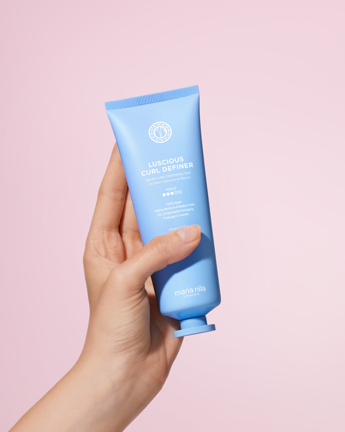 Maria Nila Luscious Curl Definer 125 ml met zichtbare geltextuur